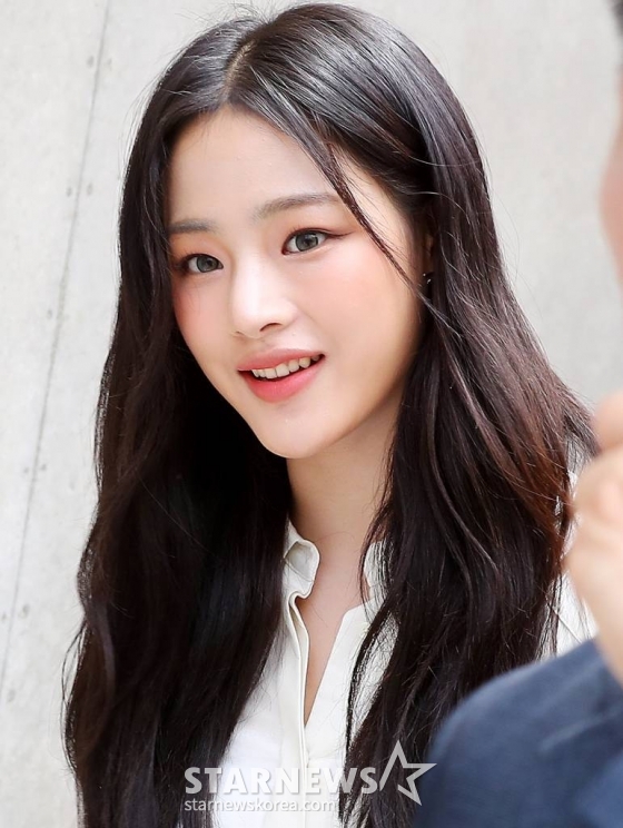 걸그룹 뉴진스 민지가 5일 오전 서울 중구 동대문디자인플라자(DDP)에서 열린 '2024 S/S 서울패션위크' 얼킨 컬렉션에 참석해 포즈를 취하고 있다. 2023.09.05 /사진=김창현