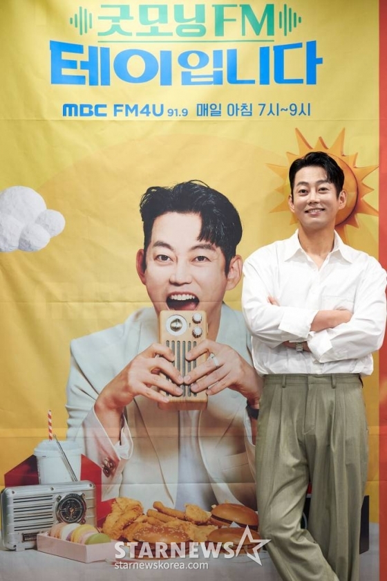 30일 오전 온라인으로 진행된 MBC 라디오 신규 DJ 기자간담회에서 '굿모닝FM 테이입니다'의 테이가 포즈를 취하고 있다. /사진제공=MBC 2023.06.30 /사진=이동훈 기자 photoguy@