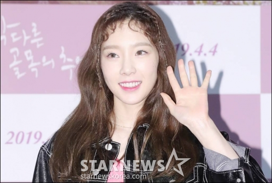 가수 태연이 25일 오후 서울 광화문 씨네큐브에서 열린 영화 '막다른 골목의 추억' VIP시사회에 참석해 포즈를 취하고 있다. '막다른 골목의 추억'은 일본의 유명 작가 요시모토 바나나의 동명 소설을 원작으로 한 영화. 인생의 막다른 골목에 내몰린 주인공이 낯선 도시에서 새로운 사람들을 만나 상처를 치유하는 이야기를 그린다. 오는 4월 4일 개봉. /사진=김창현 기자 chmt@