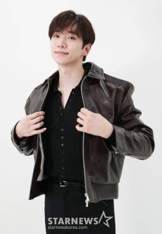 '2022 아시아 아티스트 어워즈 인 재팬'(2022 Asia Artist Awards IN JAPAN'에서 대상과 핫트렌드상을 수상한 배우 이준호가 본지와의 인터뷰를 위해 포즈를 취하고 있다. /사진=이동훈 기자 photoguy@