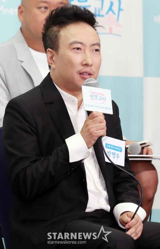 개그맨 박명수가 21일 오후 서울 마포구 상암 스탠포드호텔에서 진행된 Mnet 예능프로그램 '방문교사' 제작발표회에 참석해 질의응답을 하고 있다. /사진=임성균