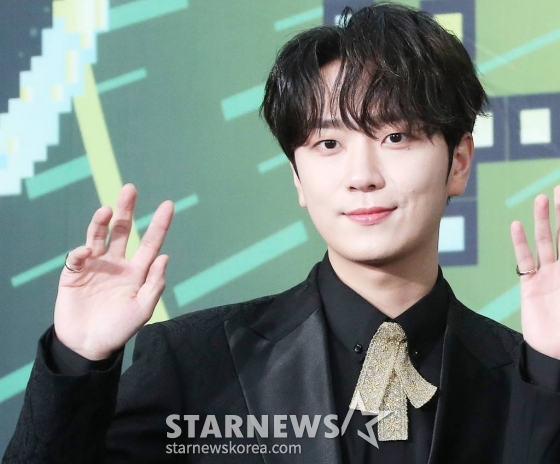 그룹 포레스텔라 고우림이 16일 오후 서울 송파구 잠실종합운동장 실내체육관에서 열린 '2022 KBS 가요대축제'에 참석해 포즈를 취하고 있다. '2022 KBS 가요대축제'에는 보아, 코요태, 김우석, NCT 127, NCT 드림, 펜타곤, 더보이즈, 프로미스나인, 포레스텔라, 스트레이키즈, (여자)아이들, 에이티즈, 최예나, 원어스, 있지, 투모로우바이투게더, 스테이씨, 에스파, 엔하이픈, 아이브, 케플러, 엔믹스, 르세라핌, 뉴진스 등 2022 대세 아이콘들이 총출동해 최고의 무대를 선사했다. 2022.12.16 /사진=김창현 기자 chmt@