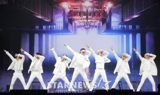 그룹 킹덤이 13일 오후 일본 나고야 니혼가이시홀에서 열린 스타뉴스 주최 '2022 Asia Artist Awards IN JAPAN'(2022 아시아 아티스트 어워즈, 이하 2022 AAA)에서 멋진 무대를 펼치고 있다. 2022.12.13 /사진=김창현 기자 chmt@