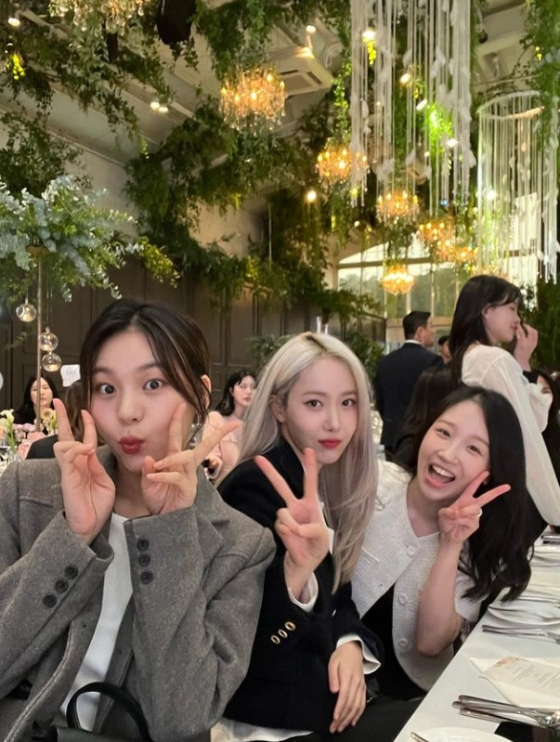 유나킴, 비비지 엄지-신비 /사진=인스타그램