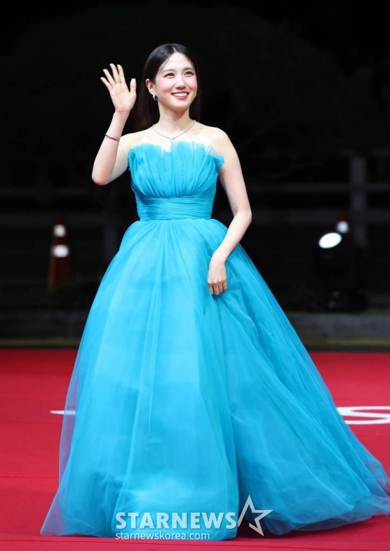 배우 박은빈이 4일 오후 부산 해운대구 영화의 전당에서 진행된 제28회 부산국제영화제(BIFF) 레드카펫 행사에 참석하고 있다. 제28회 부산국제영화제는 개막식을 시작으로 13일까지 열흘간 영화의전당 일대에서 개최된다. 2023.10.04 /사진=김창현