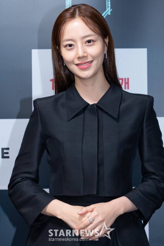 배우 문채원이 16일 오전 온라인으로 진행된 네이버 오디오 무비 '층' 제작보고회에 참석해 포즈를 취하고 있다. 2021.12.16 <사진=㈜스토리웨이브픽쳐스> /사진=임성균 기자 tjdrbs23@