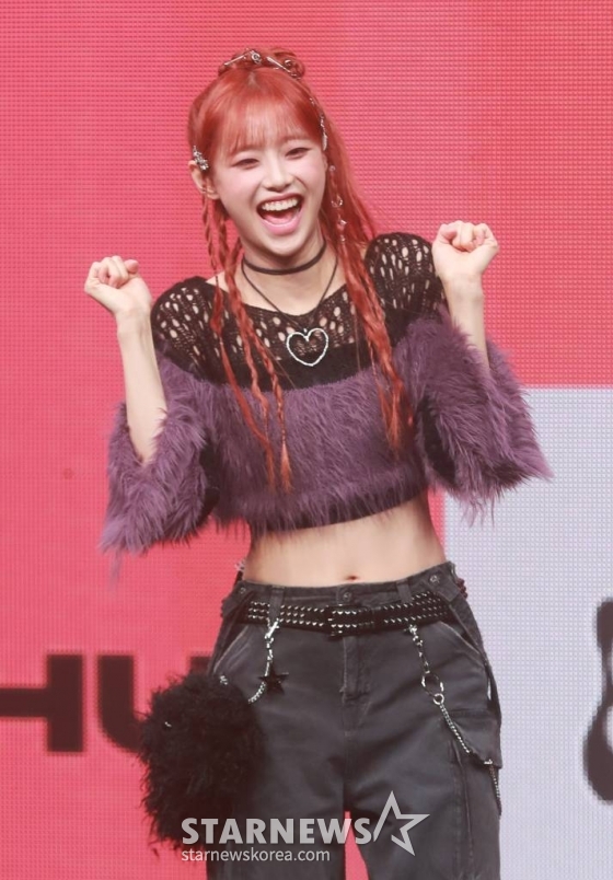 가수 츄(CHUU)가 18일 오후 서울 광진구 예스24라이브홀에서 진행된 첫 번째 미니 앨범 'Howl' 발매기념 쇼케이스에서 포즈를 취하고 있다.  아번 앨범에는 동명의 타이틀곡 'Howl'을 비롯래 'Underwater', 'My Palace', 'Aliens', 'Hitchhiker' 등 총 5곡이 수록됐다. /2023.10.18 /사진=이동훈