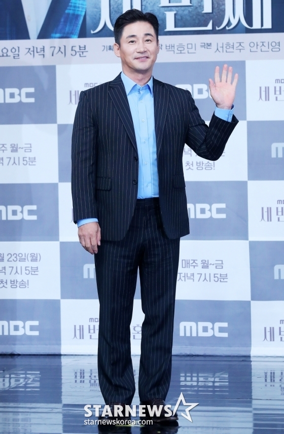 배우 전노민이 19일 오후 서울 마포구 상암동 MBC 사옥에서 진행된 MBC 일일드라마 '세 번째 결혼' 제작발표회에 참석해 포즈를 취하고 있다. /사진=김창현 기자