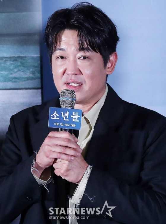 배우 허성태가 23일 오후 서울 용산구 CGV용산아이파크몰에서 진행된 영화 '소년들' 언론시사회 및 기자간담회에 참석해 인사말을 하고 있다. '소년들'은 지방 소읍의 한 슈퍼에서 발생한 강도치사사건의 범인으로 지목된 소년들과 사건의 재수사에 나선 형사, 그리고 그들을 둘러싼 사람들의 이야기다. 11월 1일 개봉. 2023.10.23 /사진=김창현