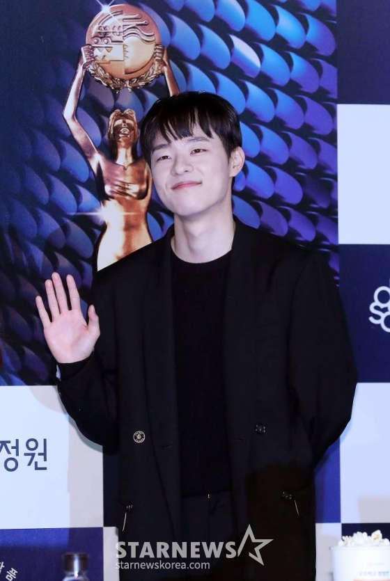 배우 김동휘가 25일 오후 서울 영등포구 여의도 CGV에서 열린 '제44회 청룡영화상 핸드프린팅' 행사에 참석해 포즈를 취하고 있다. 2023.10.25 /사진=김창현
