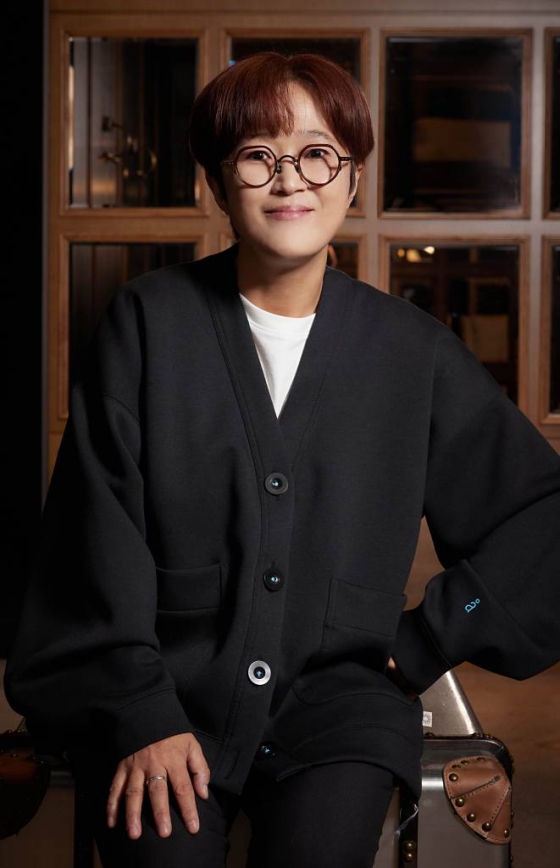 영화 '오픈 더 도어'의 제작자 송은이가 25일 진행된 인터뷰를 위해 포즈를 취하고 있다.  '오픈 더 도어'는 미국 뉴저지 한인 세탁소 살인 사건 이후 7년, 비밀의 문을 열어버린 한 가족의 숨겨진 진실을 그린 미스터리 심리 스릴러다. /사진제공=컨텐츠랩비보 2023.10.25 /사진=이동훈