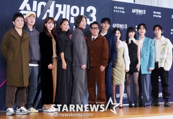 윤현준, 심우진 PD, 작사가 김이나, 가수 백지영, 임재범, 윤종신, 이승기, 이해리, 선미, 규현, 코드 쿤스트가 26일 오전 서울 마포구 상암동 중소기업 DMC타워에서 진행된 JTBC '싱어게인3' 제작발표회에 참석해 포즈를 취하고 있다. 2023.10.26