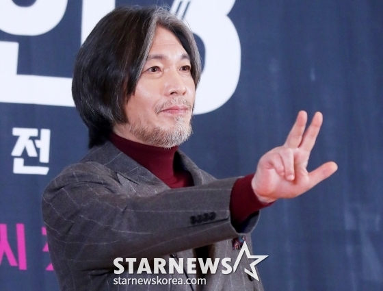 가수 임재범이 26일 오전 서울 마포구 상암동 중소기업 DMC타워에서 진행된 JTBC '싱어게인3' 제작발표회에 참석해 포즈를 취하고 있다. 2023.10.26