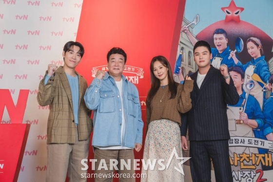 존박, 백종원, 권유리, 이장우가 27일 오후 온라인으로 진행된 tvN 예능 '장사천재 백사장2' 제작발표회에 참석해 포즈를 취하고 있다. /사진제공=CJENM 2023.10.27 /사진=이동훈