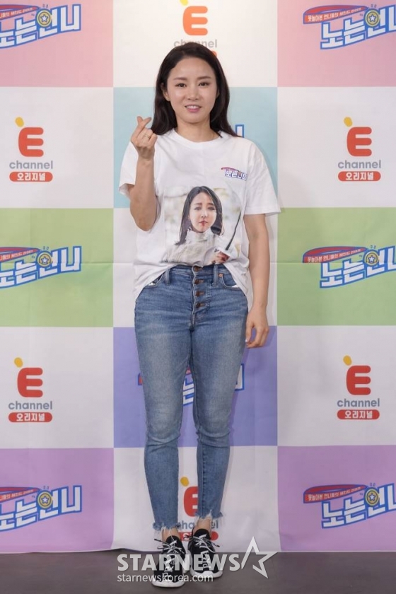 펜싱선수 남현희가 3일 오후 온라인 생중계로 진행된 티캐스트 E채널 예능 '노는 언니' 제작발표회에서 포즈를 취하고 있다. /사진제공=E채널 /사진=이동훈 기자 photoguy@