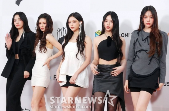 걸그룹 뉴진스가 10일 오후 인천 남동체육관에서 진행된 '2023 더팩트 뮤직 어워즈(TMA)' 레드카펫 행사에 참석해 포즈를 취하고 있다. 2023.10.10 /사진=김창현