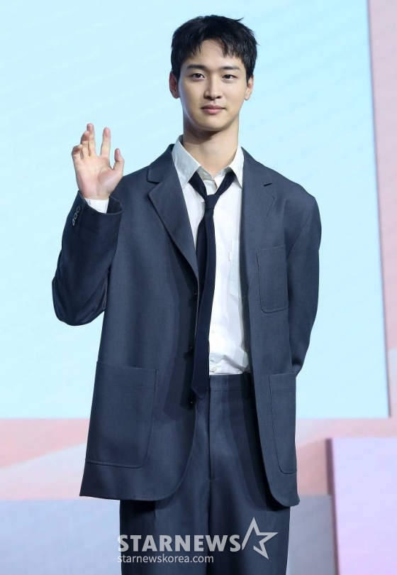베우 장동윤이 1일 오전 서울 종로구 JW메리어트 동대문스퀘어 서울에서 진행된 넷플릭스 오리지널 시리즈 '정신병동에도 아침이 와요' 제작발표회에 참석해 포즈를 취하고 있다. '정신병동에도 아침이 와요'는 정신건강의학과로 처음 오게 된 간호사 다은이 정신병동 안에서 만나는 세상과 마음 시린 사람들의 이야기를 그린다. 오는 3일 공개. 2023.11.01 /사진=김창현