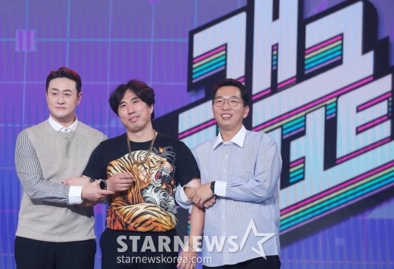 코미디언 김원효, 정태호, 정범균이 1일 오후 서울 영등포구 여의도동 KBS 별관에서 진행된 '개그콘서트' 제작발표회에 참석해 포즈를 취하고 있다. '개그콘서트'는 1999년 9월 4일 처음 방송돼 수많은 스타들과 유행어를 배출했으며, 21년 동안 시청자들의 일요일 밤을 책임진 코미디 프로그램이다. TV 공개 코미디가 모두 사라지고 희극인들이 설 자리가 많이 사라져 대중들의 아쉬움이 큰 지금, KBS는 지난 5월부터 '개콘' 크루를 공개 모집하며 다시 한번 전 국민의 '웃을 일'을 위해 노력해 왔다. '개콘' 제작진과 출연진들이 노력한 결과물들은 오는 11월부터 매주 일요일 밤 시청자들을 찾아간다. 2023.11.01 /사진=김창현