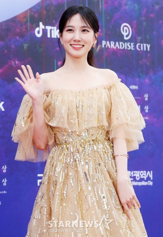 배우 박은빈이 28일 오후 인천 중구 파라다이스시티에서 진행된 '제59회 백상예술대상' 레드카펫 행사에 참석해 포즈를 취하고 있다. '백상예술대상'은 지난 1년간 TV·영화·연극 분야에서 활약한 대중문화 예술계 종사자들이 총출동해 축제를 즐기고 서로를 격려하는 자리다. 2023.04.28 /사진=김창현 기자 chmt@