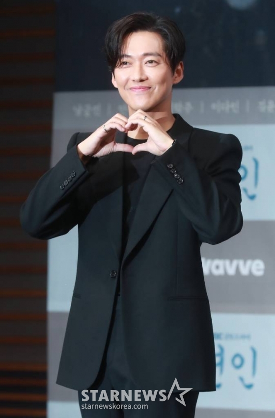 배우 남궁민이 4일 오후 서울 마포구 상암동 MBC에서 진행된 금토드라마 '연인' 제작발표회에 참석해 포즈를 취하고 있다.  병자호란을 겪으며 엇갈리는 연인들의 사랑과 백성들의 생명력을 다룬 휴먼역사멜로 드라마 '연인'은 오늘(4일) 첫 방송된다. /2023.08.04 /사진=이동훈