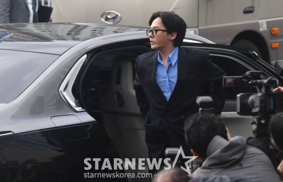 마약 투약 혐의를 받고 있는 가수 지드래곤(35·본명 권지용)이 6일 오후 인천 남동구 인천논현경찰서에서 조사를 받기 위해 출석하고 있다. /사진=머니S 장동규 기자