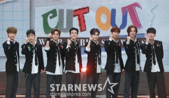 그룹 휘브(WHIB)가 8일 오후 서울 마포구 상암동 SBS 프리즘 타워에서 진행된 데뷔 싱글 1집 '컷-아웃'(Cut-Out) 발매기념 쇼케이스에 참석해 포즈를 취하고 있다.  휘브의 데뷔 앨범인 '컷-아웃'은 '여러 가지 색의 도화지를 잘라 붙여 하나의 작품을 만들어내듯 휘브만의 색을 가진 하나의 작품을 만들기 시작하겠다'는 뜻이다. /2023.11.08 /사진=이동훈