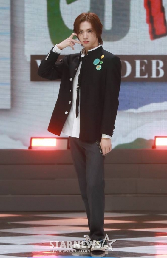 그룹 휘브(WHIB)의 진범이 8일 오후 서울 마포구 상암동 SBS 프리즘 타워에서 진행된 데뷔 싱글 1집 '컷-아웃'(Cut-Out) 발매기념 쇼케이스에 참석해 포즈를 취하고 있다. 휘브의 데뷔 앨범인 '컷-아웃'은 '여러 가지 색의 도화지를 잘라 붙여 하나의 작품을 만들어내듯 휘브만의 색을 가진 하나의 작품을 만들기 시작하겠다'는 뜻이다. /2023.11.08 /사진=이동훈