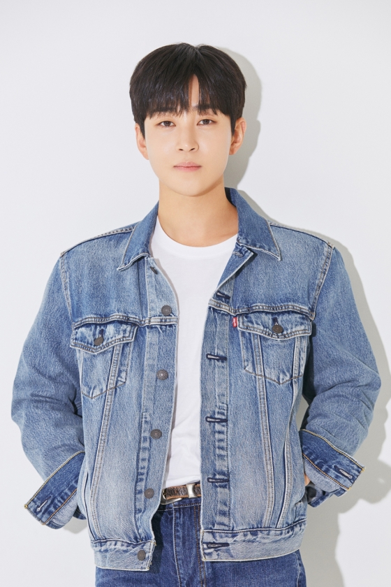 가수 딘딘 /사진=슈퍼벨컴퍼니