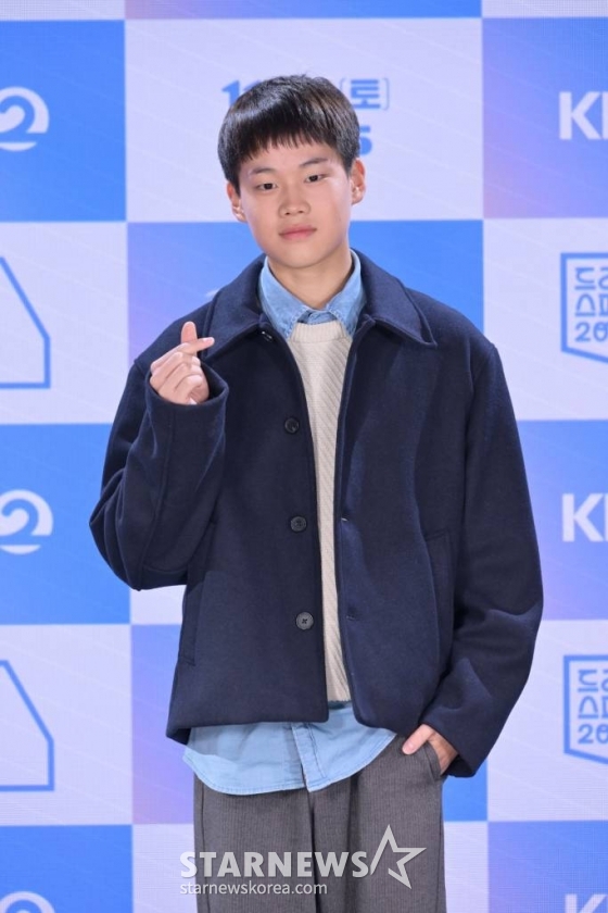 배우 최현진이 10일 오후 온라인으로 진행된 KBS 2TV 단막극 '폭염주의보' 기자간담회에 참석해 포즈를 취하고 있다.  KBS 드라마 스페셜 2023 다섯 번째 단막극 '폭염주의보'는 2002년 월드컵의 열기 속에서 대구의 기온만큼이나 뜨거운 사춘기를 맞은 열네 살 아이들의 이야기다. /2023.11.10 /사진=이동훈