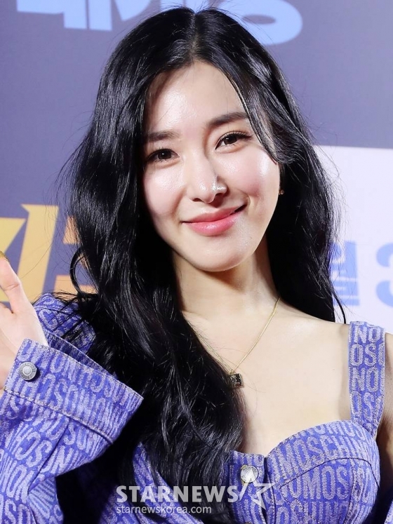 소녀시대 티파니영이 22일 오후 서울 강남구 메가박스 코엑스에서 진행된 영화 '범죄도시3' VIP시사회에 참석해 포즈를 취하고 있다. '범죄도시3'는 대체불가 괴물형사 '마석도'(마동석 분)가 서울 광수대로 이동 후, 신종 마약 범죄 사건의 배후인 '주성철'(이준혁 분)과 마약 사건에 연루된 또 다른 빌런 '리키'(아오키 무네타카 분)를 잡기 위해 펼치는 통쾌한 범죄 소탕 작전을 그린 영화다. 오는 31일 개봉. 2023.05.22 /사진=김창현 기자 chmt@