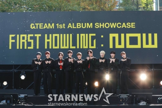 그룹 &TEAM이 16일 오후 일본 토쿄 롯폰 힐스 아레나에서 진행된 정규 1집 'First Howling : NOW' 발매기념 쇼케이스에서 포즈를 취하고 있다. /사진제공=하이브 2023.11.16 /사진=이동훈