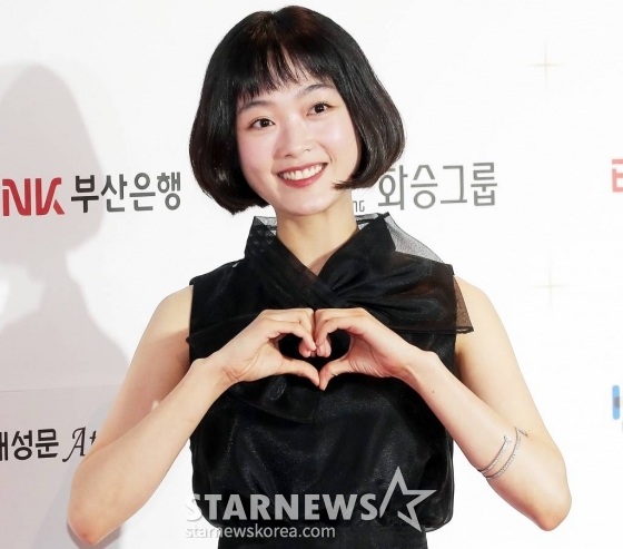 배우 이유미가 6일 오후 부산 해운대구 시그니엘에서 열린 '2022 부일영화상' 레드카펫에 행사에 참석해 포즈를 취하고 있다. 2022.10.06 /사진=김창현 기자 chmt@