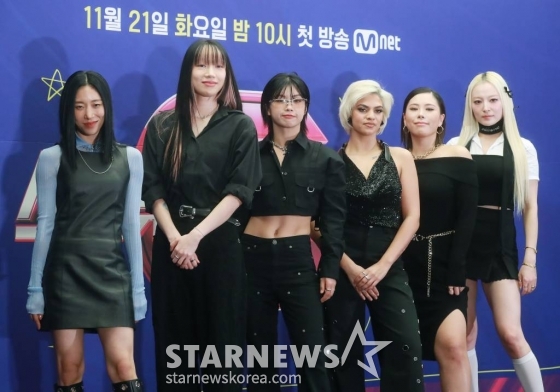 안무가 리아킴, 바다, 아이키, 커스틴, 가비, 펑키와이가 21일 오전 서울 마포구 상암동 스탠포드 호텔에서 진행된 엠넷 '스트릿댄스 걸스 파이터2' 제작발표회에 참석해 포즈를 취하고 있다. 전 세계 30여개국의 해외 10대 댄서들이 지원한 '스트릿댄스 걸스 파이터2'는 오늘(21일) 첫 방송된다. /2023.11.21 /사진=이동훈