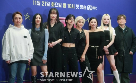 정경욱 PD, 안무가 리아킴, 바다, 아이키, 커스틴, 가비, 펑키와이, 황성호 PD가 21일 오전 서울 마포구 상암동 스탠포드 호텔에서 진행된 엠넷 '스트릿댄스 걸스 파이터2' 제작발표회에 참석해 포즈를 취하고 있다. 전 세계 30여개국의 해외 10대 댄서들이 지원한 '스트릿댄스 걸스 파이터2'는 오늘(21일) 첫 방송된다. /2023.11.21 /사진=이동훈
