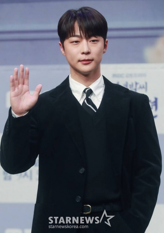 배우 배인혁이 22일 오후 서울 마포구 상암동 MBC에서 진행된 금토드라마 '열녀박씨 계약결혼뎐' 제작발표회에 참석해 포즈를 취하고 있다. 죽음을 뛰어넘어 2023년 대한민국에 당도한 19세기 욕망 유교걸 박연우와 21세기 무감정끝판왕 강태하의 금쪽같은 계약결혼 스토리 '열녀박씨 계약결혼뎐'은 오는 24일 첫 방송된다. /2023.11.22 /사진=이동훈