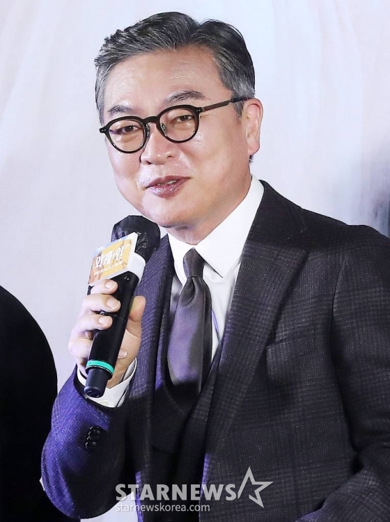 배우 김의성이 22일 오전 서울 용산구 아이파크몰 CGV에서 진행된 영화 '외계+인 2부' 제작보고회에 참석해 인사말을 하고 있다. '외계+인 2부'는 치열한 신검 쟁탈전 속 숨겨진 비밀이 밝혀지는 가운데 현재로 돌아가 모두를 구하려는 인간과 도사들의 이야기를 그린 영화다. 2024년 1월 개봉 예정. 2023.11.22 /사진=김창현