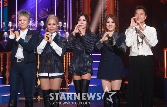 골든걸스 이은미, 인순이, 박미경, 신효범, 작곡가 박진영이 23일 오후 서울 여의도 KBS 신관에서 진행된 2TV 예능 '골든걸스' 쇼케이스에서 포즈를 취하고 있다. /2023.11.23 /사진=이동훈