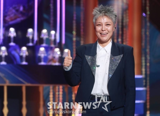 가수 이은미가 23일 오후 서울 여의도 KBS 신관에서 진행된 2TV 예능 '골든걸스' 쇼케이스에서 포즈를 취하고 있다. /2023.11.23 /사진=이동훈