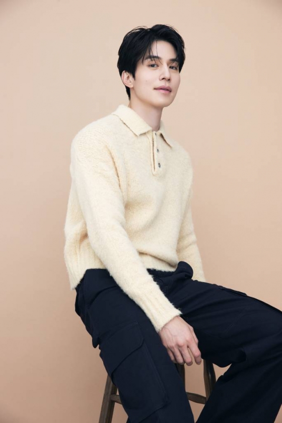 배우 이동욱이 21일 오전 서울 종로구 한 카페에서 진행된 영화 '싱글 인 서울' 개봉 관련 인터뷰를 위해 포즈를 취하고 있다. '싱글 인 서울'은 혼자가 좋은 파워 인플루언서 영호(이동욱)와 혼자는 싫은 출판사 편집장 현진(임수정)이 싱글 라이프에 관한 책을 만들면서 벌어지는 이야기를 그린 영화다. 오는 29일 개봉. / 사진제공 = 롯데엔터테인먼트 /사진=김창현