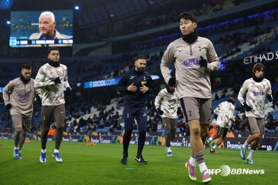 경기 전 몸을 푸는 손흥민. /AFPBBNews=뉴스1