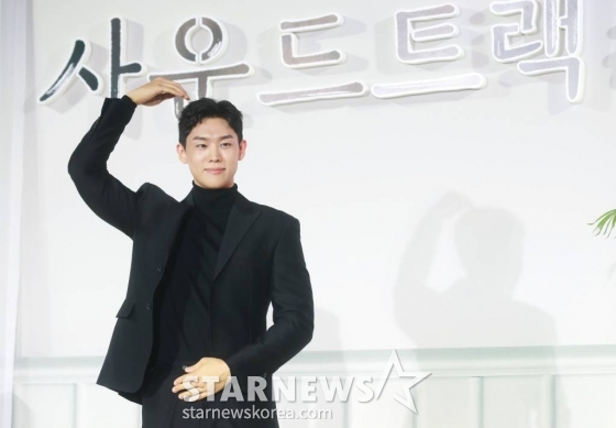 가수 겸 배우 손정혁이 6일 오후 앰베서더 서울 풀만 호텔에서 진행된 디즈니+ '사운드트랙 #2' 제작발표회에 참석해 포즈를 취하고 있다. 피아노 과외 선생님 현서가 뜨겁게 사랑하고 차갑게 헤어졌던 전연인과 바랜 꿈을 다시 잡아준 연하남과 함께 뮤직 프로젝트를 위해 한 집에 머물게 되면서 벌어지는 로맨스 드라마 '사운드트랙 #2'는 6일 공개된다. /2023.12.06 /사진=이동훈