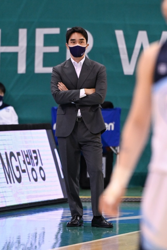 신한은행 구나단 감독. /사진=WKBL