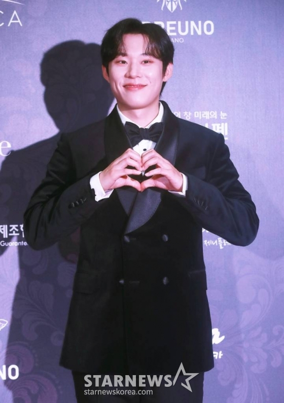 배우 김성철이 7일 오후 서울 강남구 건설회관에서 진행된 제28회 춘사국제영화제 레드카펫 행사에 참석해 포즈를 취하고 있다. /2023.12.07 /사진=이동훈