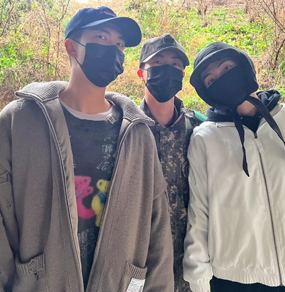 RM(왼쪽부터), 진, 뷔/사진=진
