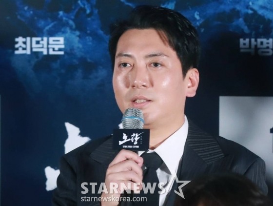 배우 박명훈이 12일 오후 서울 롯데시네마 월드타워점에서 진행된 영화 '노량: 죽음의 바다'(감독 김한민) 언론시사회 및 기자간담회에 참석해 질문에 답하고 있다. /2023.12.12 /사진=이동훈
