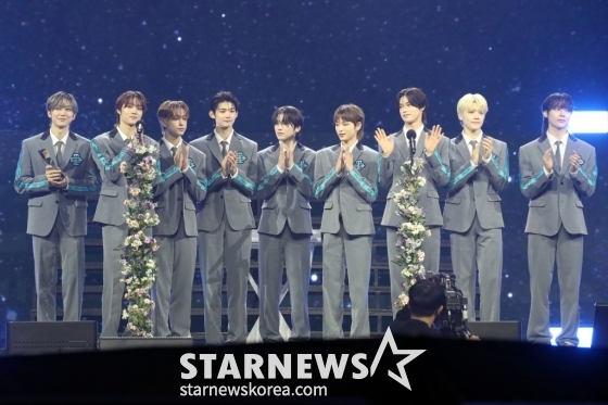 그룹 엔팀이 14일 필리핀 아레나에서 열린 '2023 아시아 아티스트 어워즈 인 필리핀'(2023 Asia Artist Awards IN THE PHILIPPINES, 이하 '2023 AAA')에서 'AAA 이모티브상'을 수상하고 소감을 말하고 있다. '2023 AAA'는 스타뉴스가 주최하고 Asia Artist Awards 조직위원회, TONZ 엔터테인먼트, PULP Live World가 공동 주관한다. 그룹 아이브(IVE) 장원영, 가수 강다니엘, 그룹 제로베이스원 성한빈이 MC를 맡았다. 2023.12.14 /사진=임성균 기자