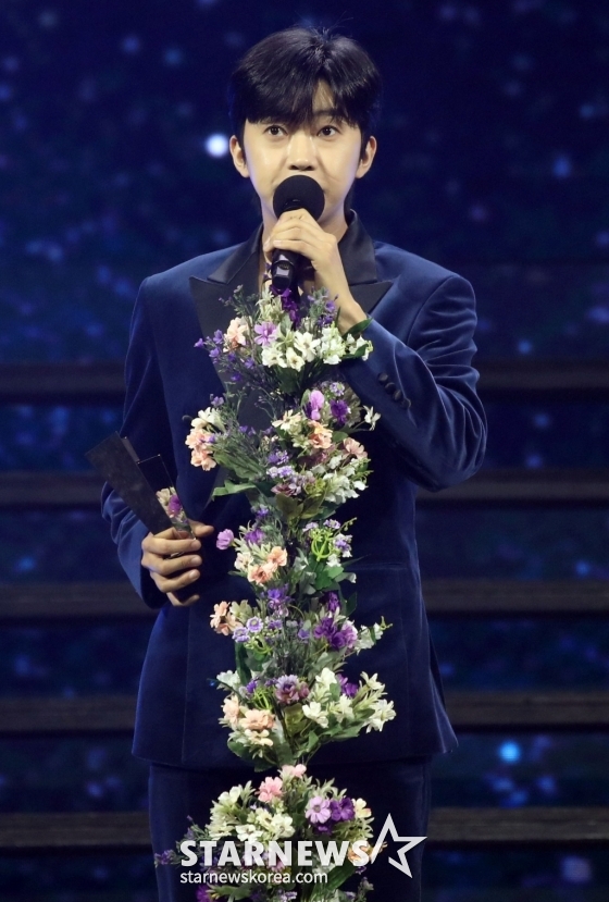 가수 임영웅이 14일 필리핀 아레나에서 열린 '2023 아시아 아티스트 어워즈 인 필리핀'(2023 Asia Artist Awards IN THE PHILIPPINES, 이하 '2023 AAA')에서 'AAA 인기상'을 수상하고 소감을 말하고 있다. '2023 AAA'는 스타뉴스가 주최하고 Asia Artist Awards 조직위원회, TONZ 엔터테인먼트, PULP Live World가 공동 주관한다. 그룹 아이브(IVE) 장원영, 가수 강다니엘, 그룹 제로베이스원 성한빈이 MC를 맡았다. 2023.12.14