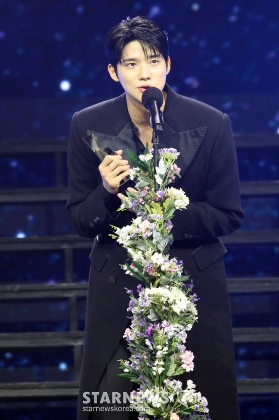 배우 문상민이 14일 필리핀 아레나에서 열린 '2023 아시아 아티스트 어워즈 인 필리핀'(2023 Asia Artist Awards IN THE PHILIPPINES, 이하 '2023 AAA')에서 'AAA 신인상'을 수상하고 소감을 말하고 있다. '2023 AAA'는 스타뉴스가 주최하고 Asia Artist Awards 조직위원회, TONZ 엔터테인먼트, PULP Live World가 공동 주관한다. 그룹 아이브(IVE) 장원영, 가수 강다니엘, 그룹 제로베이스원 성한빈이 MC를 맡았다. 2023.12.14 /사진=임성균