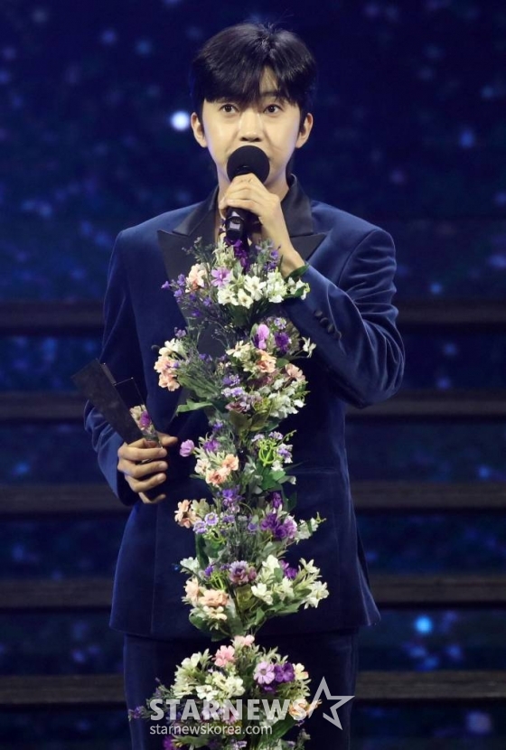 가수 임영웅이 14일 필리핀 아레나에서 열린 '2023 아시아 아티스트 어워즈 인 필리핀'(2023 Asia Artist Awards IN THE PHILIPPINES, 이하 '2023 AAA')에서 'AAA 인기상'을 수상하고 소감을 말하고 있다. '2023 AAA'는 스타뉴스가 주최하고 Asia Artist Awards 조직위원회, TONZ 엔터테인먼트, PULP Live World가 공동 주관한다. 그룹 아이브(IVE) 장원영, 가수 강다니엘, 그룹 제로베이스원 성한빈이 MC를 맡았다. 2023.12.14 /사진=임성균