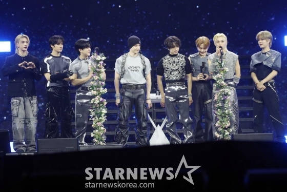 그룹 스트레이키즈가 14일 필리핀 아레나에서 열린 '2023 아시아 아티스트 어워즈 인 필리핀'(2023 Asia Artist Awards IN THE PHILIPPINES, 이하 '2023 AAA')에서 'AAA 페뷸러스 상''을 수상하고 소감을 말하고 있다. '2023 AAA'는 스타뉴스가 주최하고 Asia Artist Awards 조직위원회, TONZ 엔터테인먼트, PULP Live World가 공동 주관한다. 그룹 아이브(IVE) 장원영, 가수 강다니엘, 그룹 제로베이스원 성한빈이 MC를 맡았다. 2023.12.14 /사진=임성균